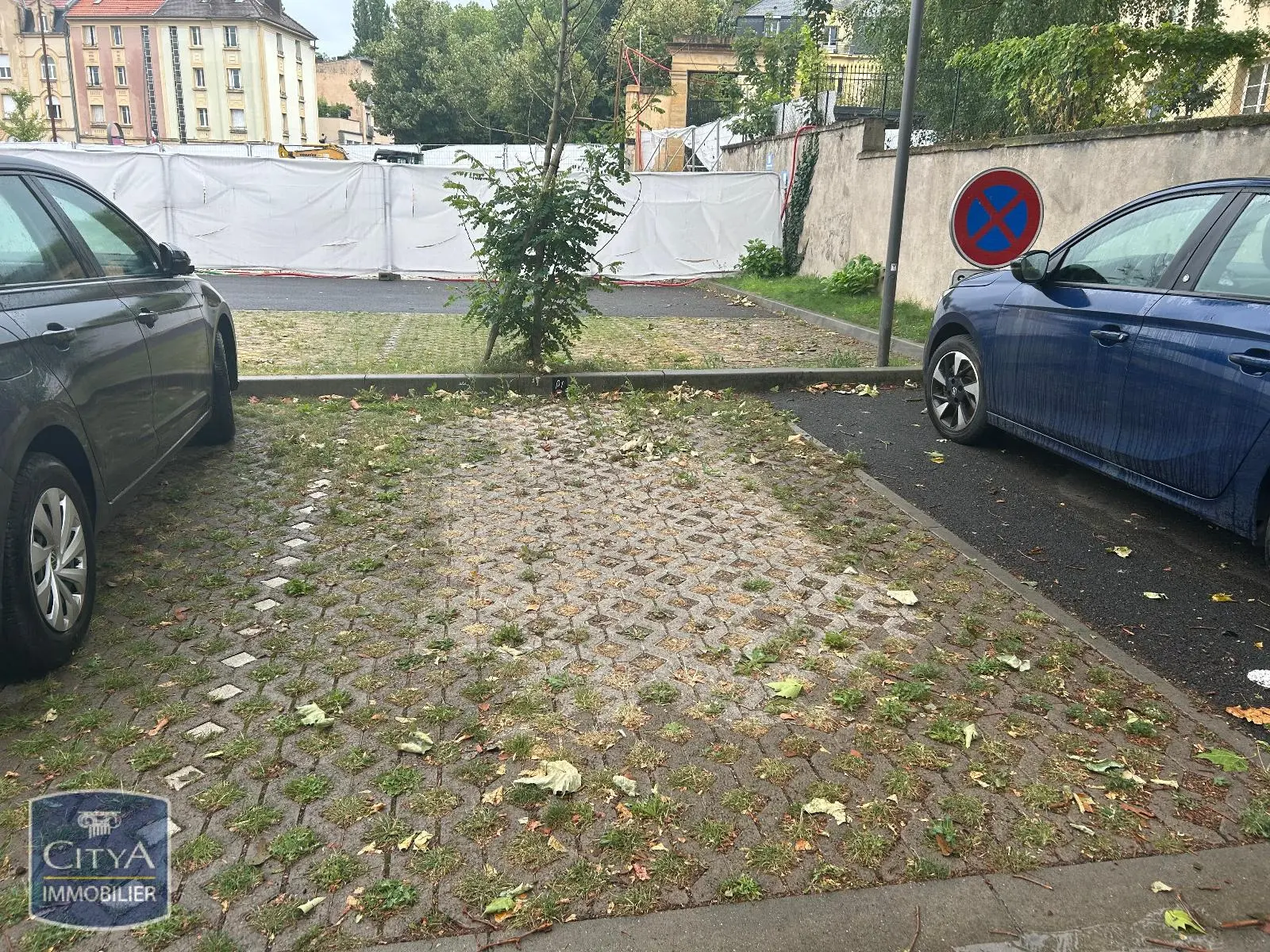 Photo 1 Parking