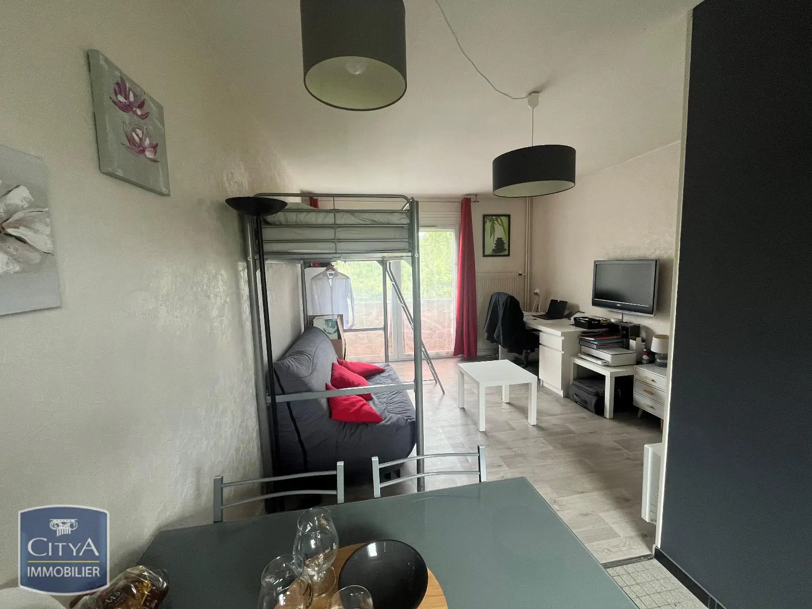 Photo 1 Appartement 1 pièce 28m²
