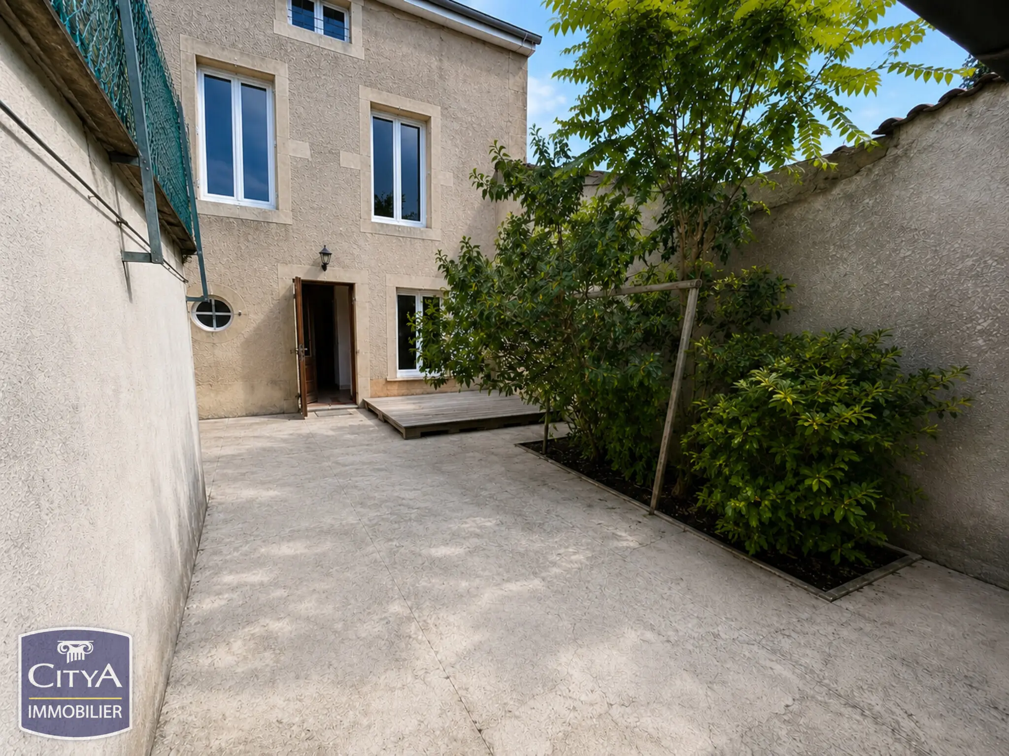 Photo 1 Maison 4 pièces 203m²