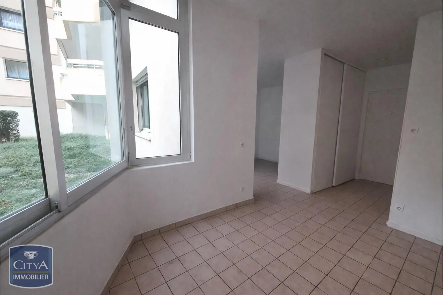Photo 1 Appartement 1 pièce 27m²