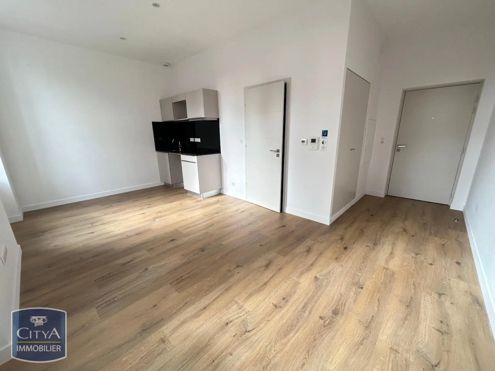 Photo 1 Appartement 1 pièce 27.84m²