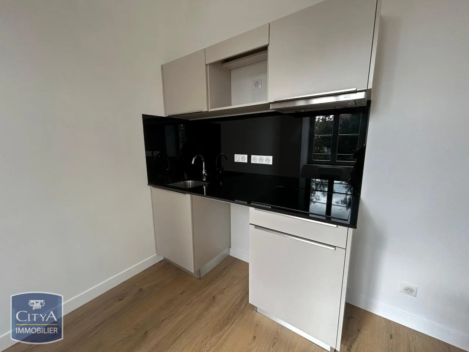Photo 2 Appartement 1 pièce 27.84m²