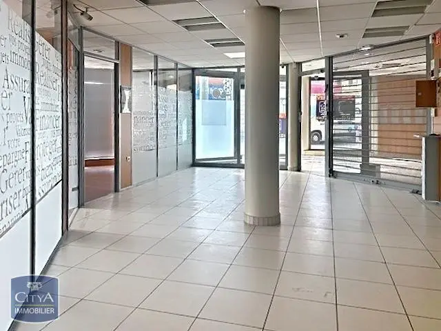 Photo 2 Local Professionnel 181.92m²