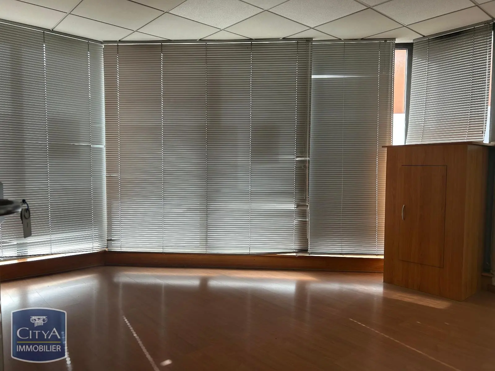 Photo 5 Local Professionnel 6 pièces 181.92m²