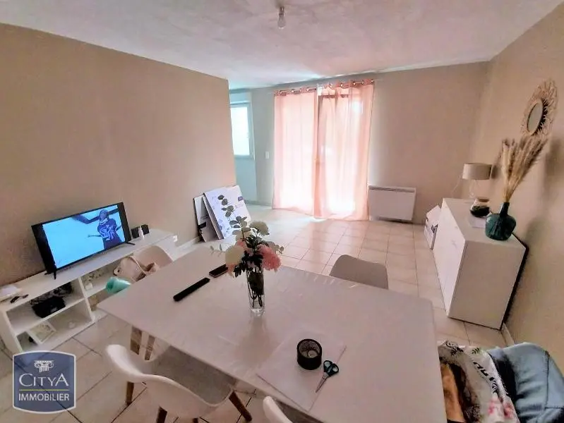 LOCATION T2 HENIN BEAUMONT