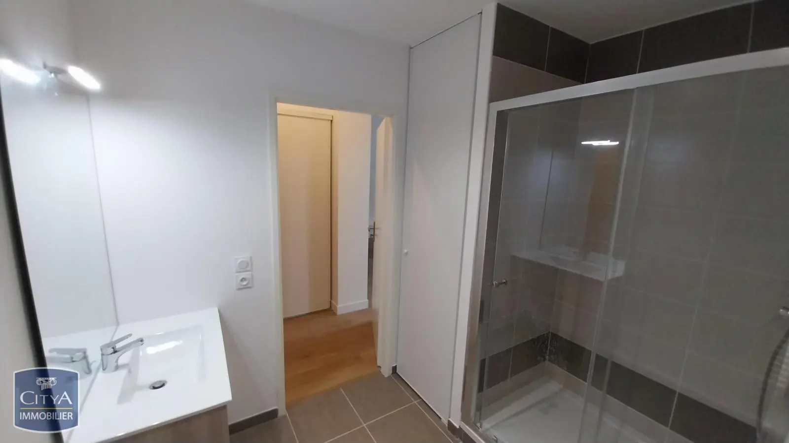 Photo 2 Appartement 1 pièce 43.67m²