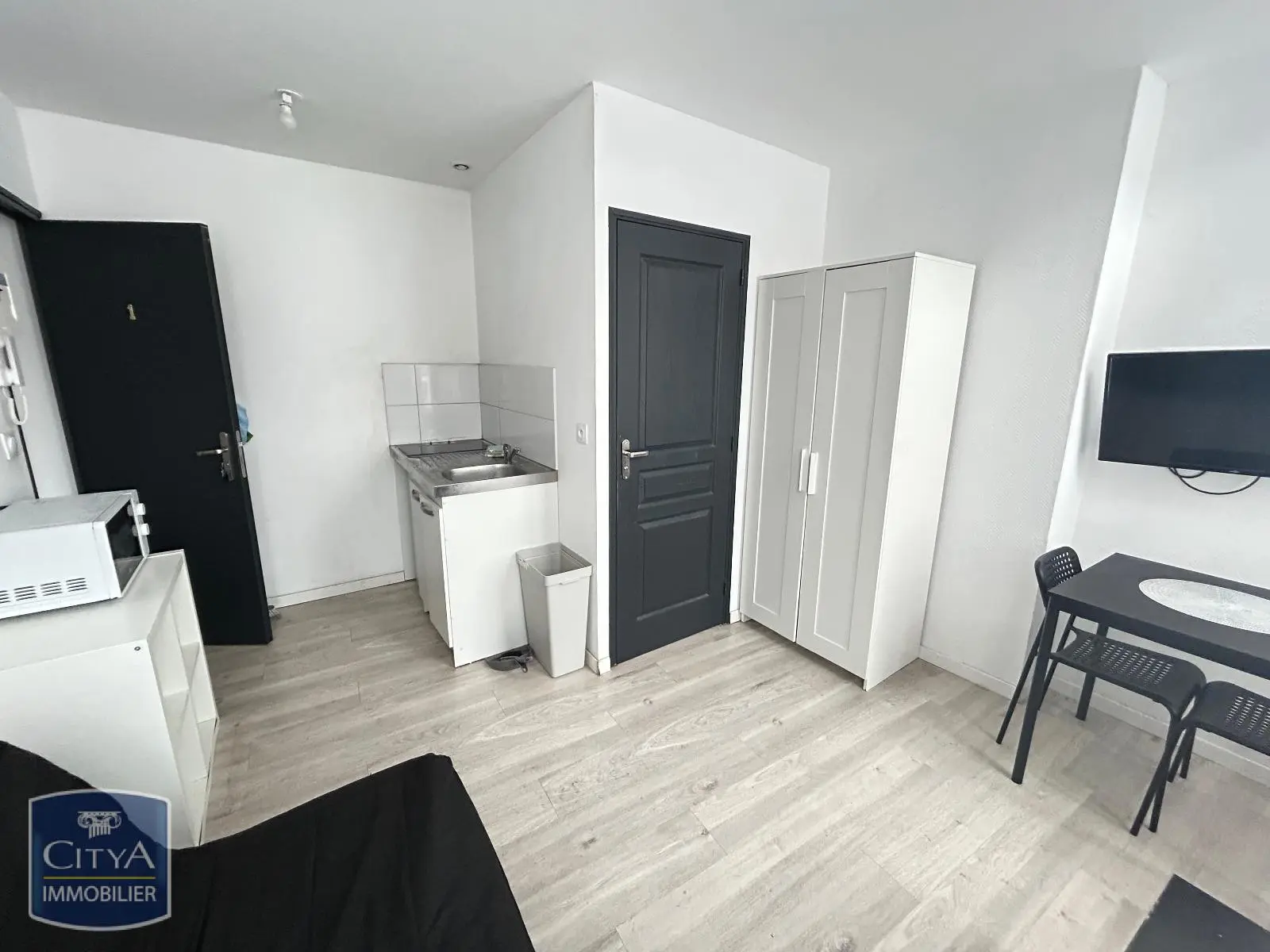 Photo 1 Appartement 1 pièce 15.67m²