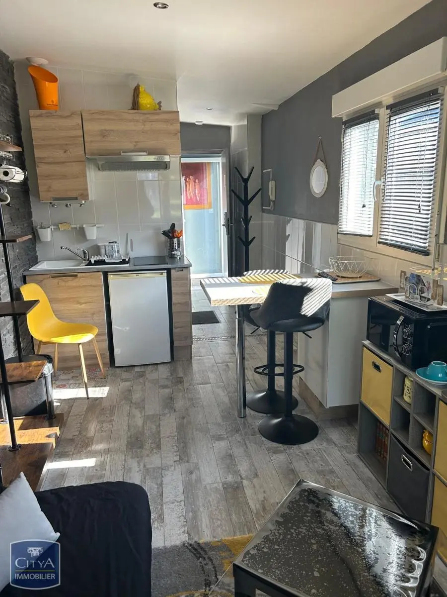 Photo 1 Appartement 1 pièce 18m²