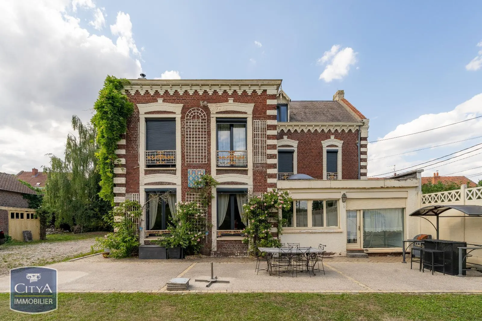 Photo 1 Maison 14 pièces 300m²