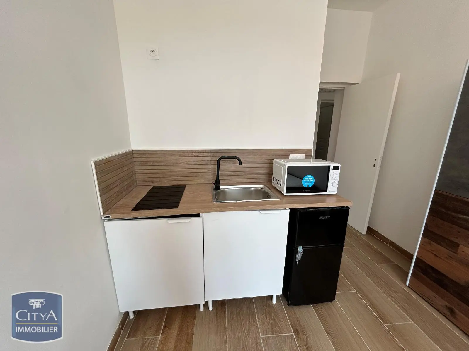 Photo 2 Appartement 1 pièce 15.01m²