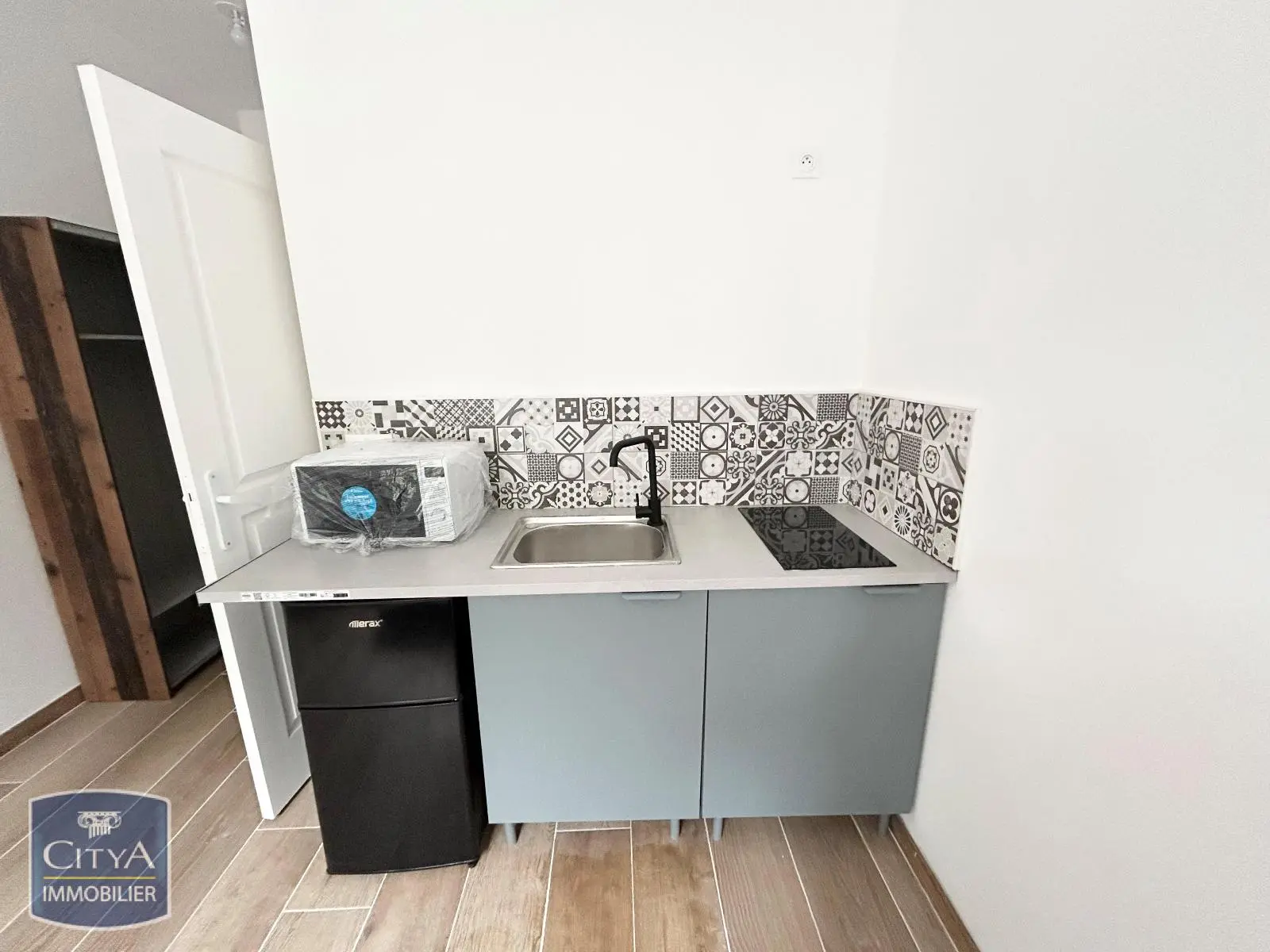 Photo 2 Appartement 1 pièce 16.72m²