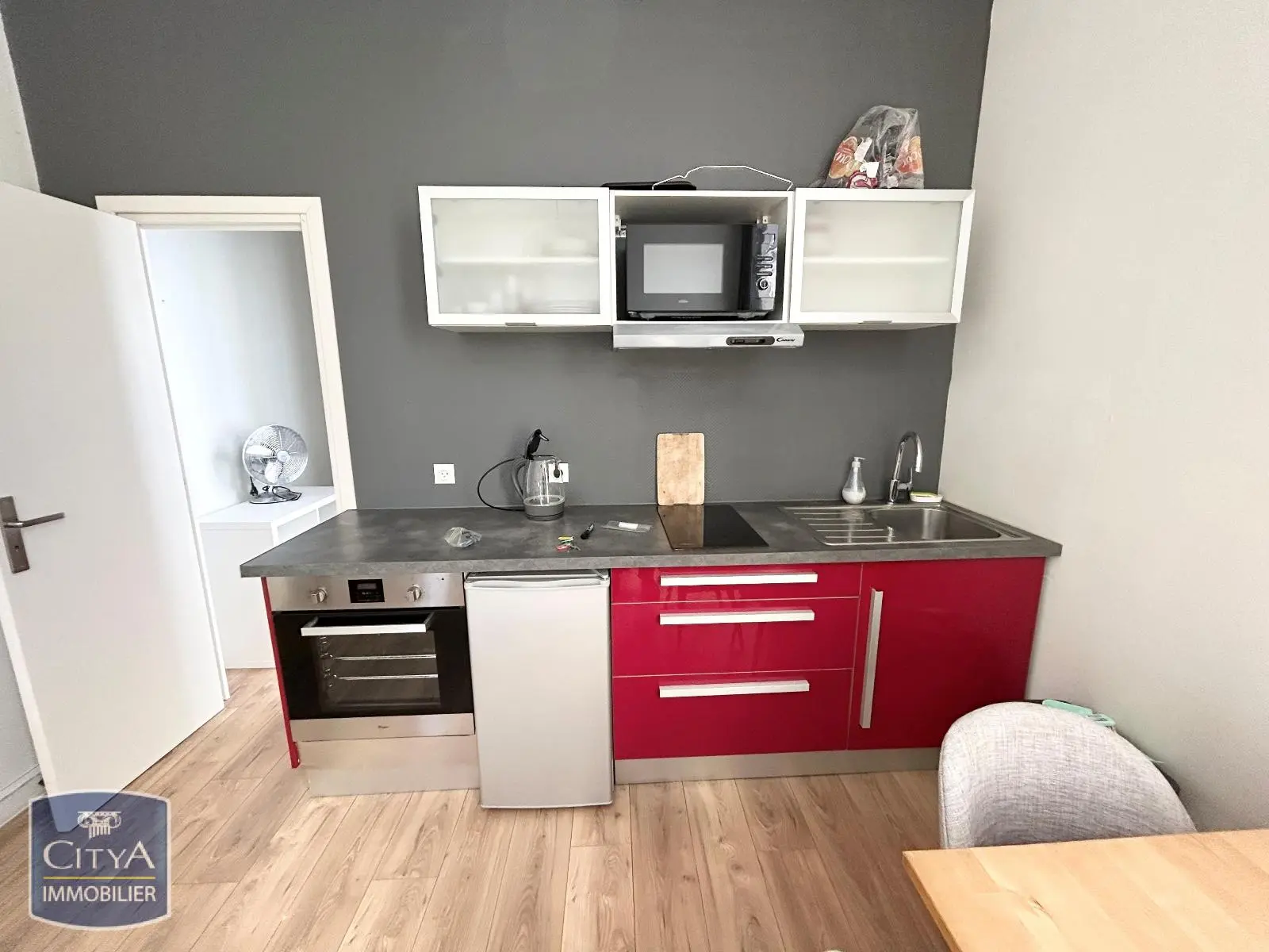 Photo 2 Appartement 1 pièce 23.92m²