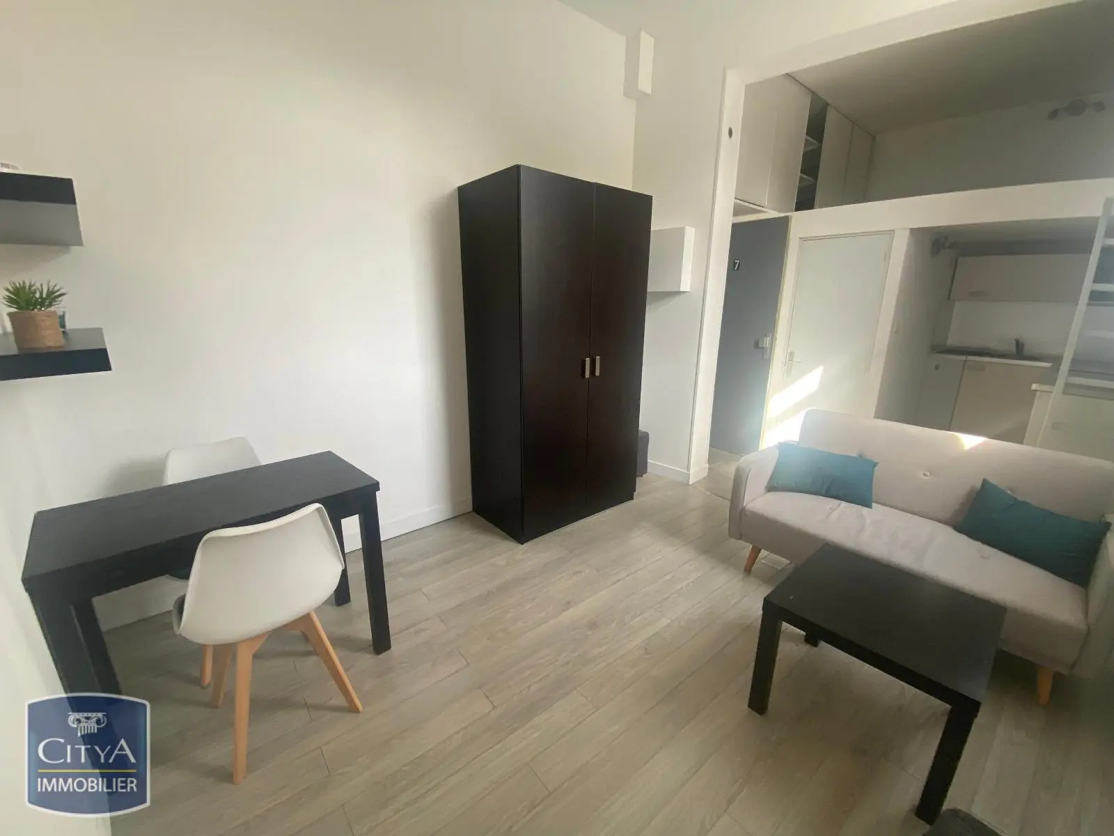 Photo 1 Appartement 1 pièce 19.77m²
