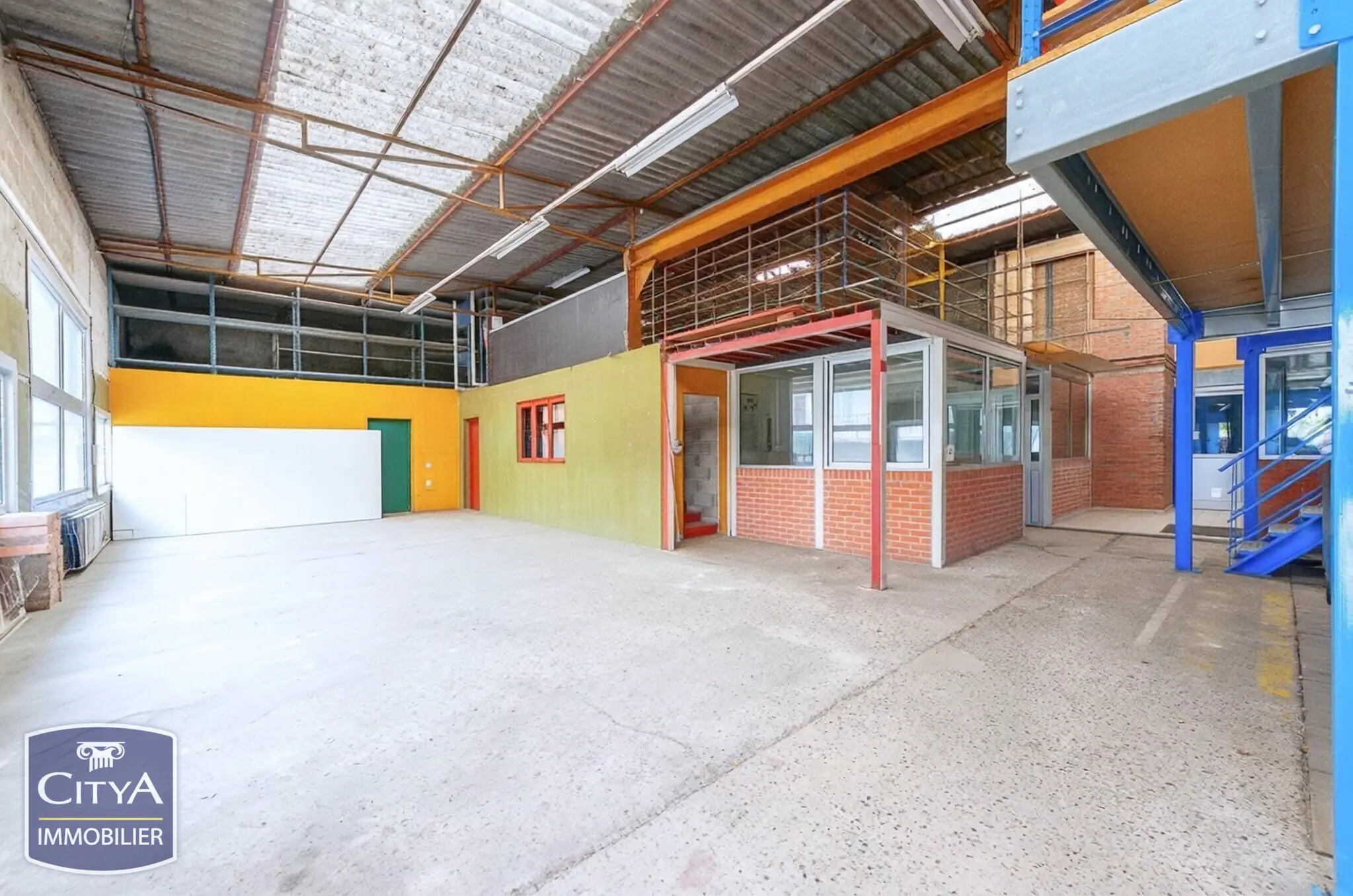 Photo 1 Local Professionnel 2914m²