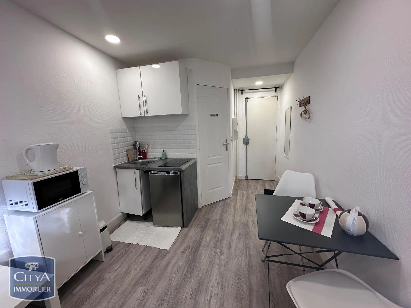 Photo 2 Appartement 1 pièce 15.82m²