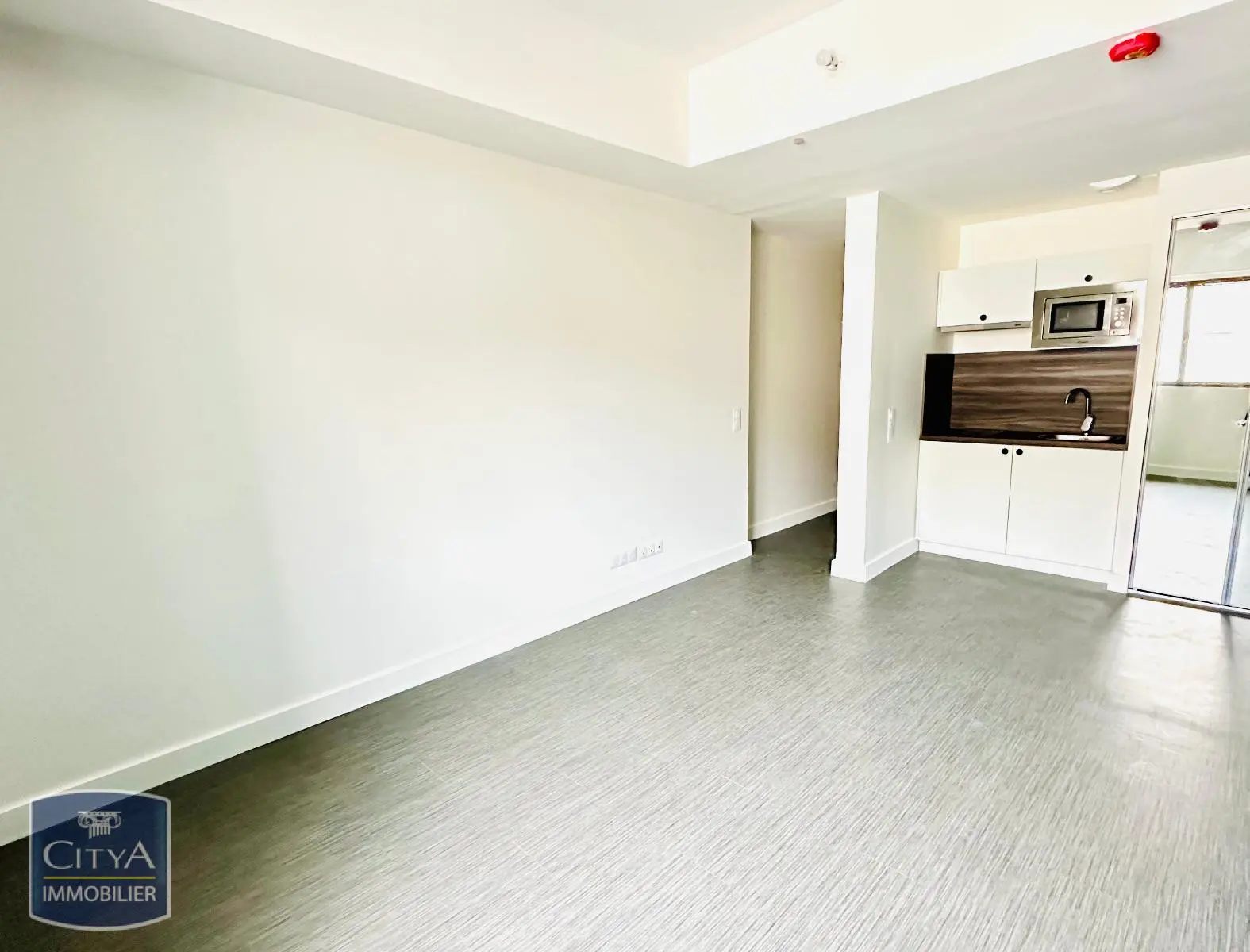 Photo 2 Appartement 1 pièce 28.59m²