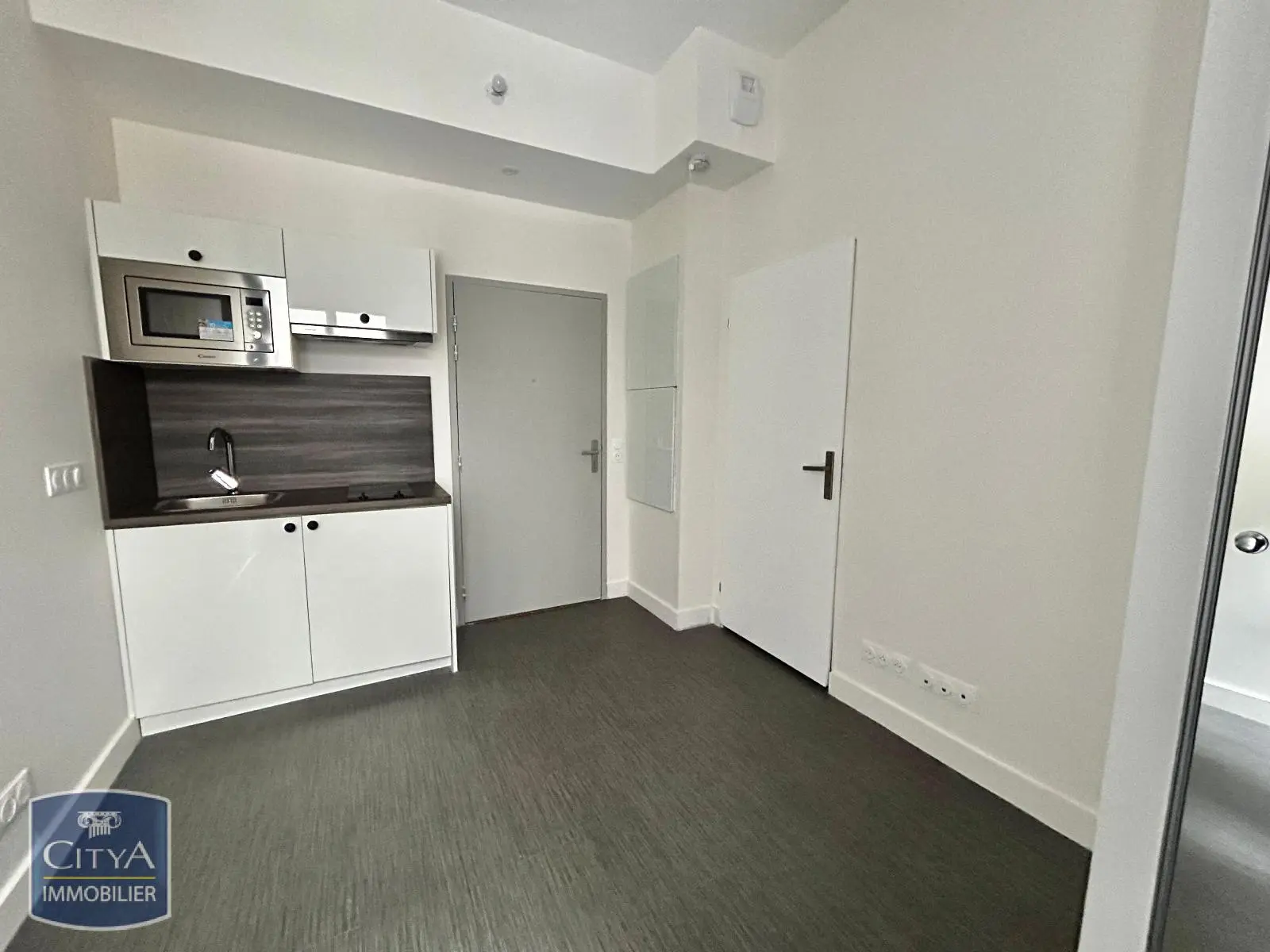 Photo 2 Appartement 1 pièce 13.45m²