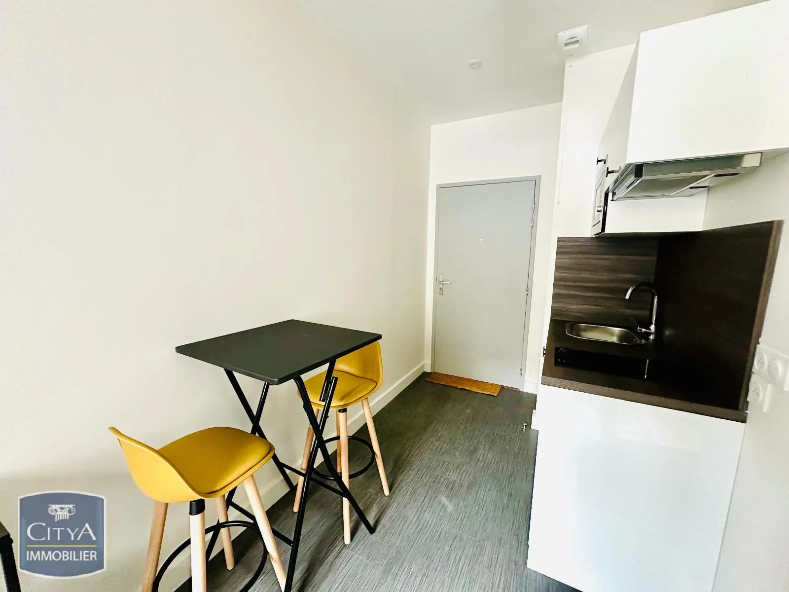 Photo 2 Appartement 1 pièce 19.61m²