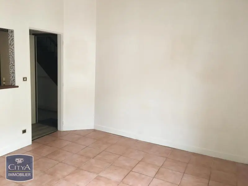 Photo 1 Appartement 1 pièce 21.88m²