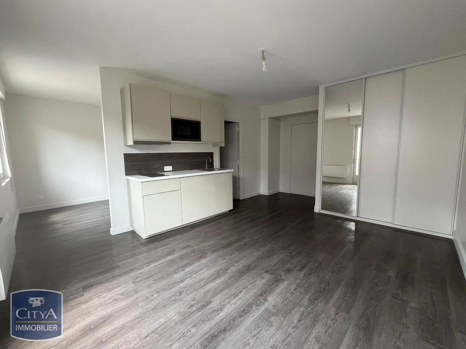 Photo 1 Appartement 1 pièce 32.7m²