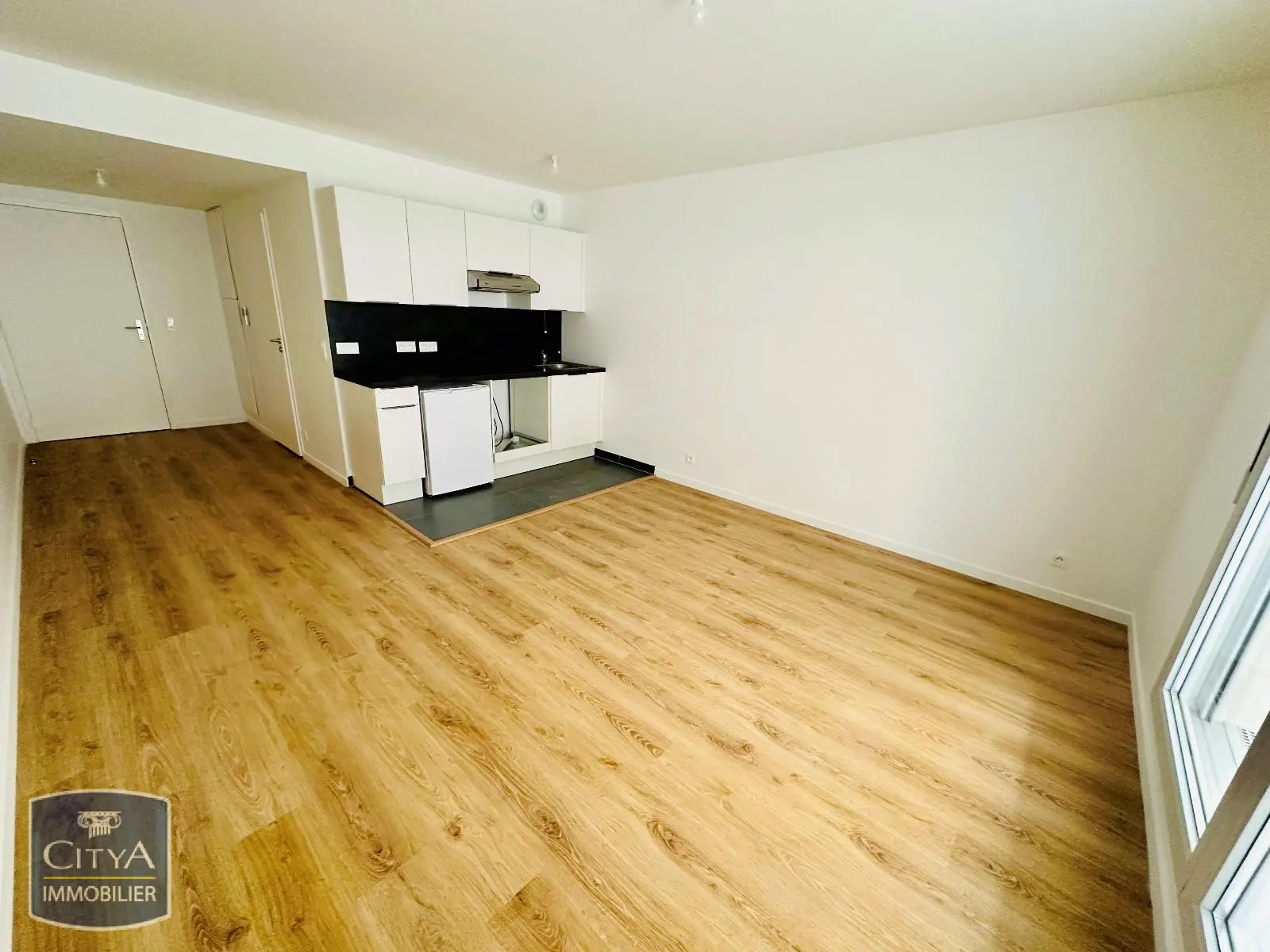 Photo 1 Appartement 1 pièce 28.1m²