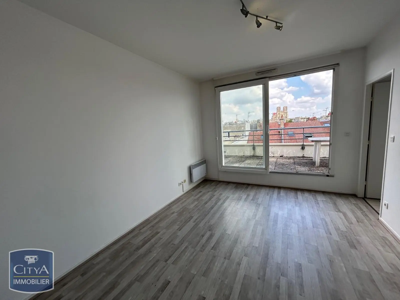 Photo 2 Appartement 1 pièce 28m²