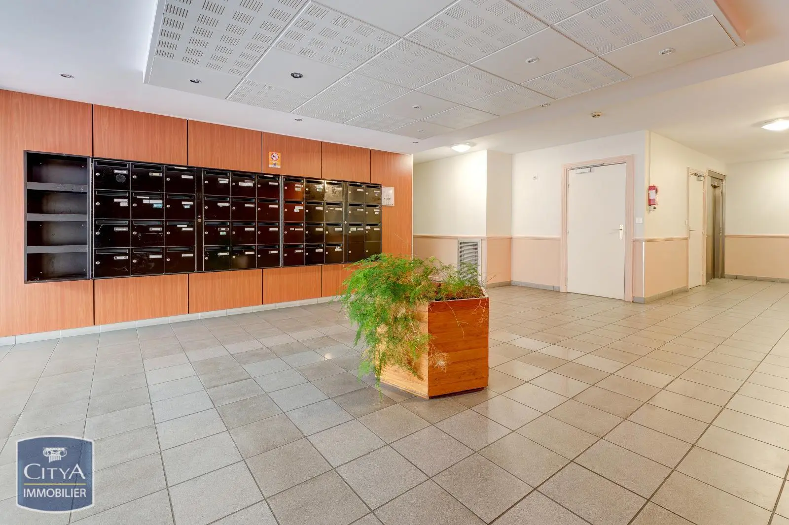 Photo 2 Appartement 1 pièce 28m²