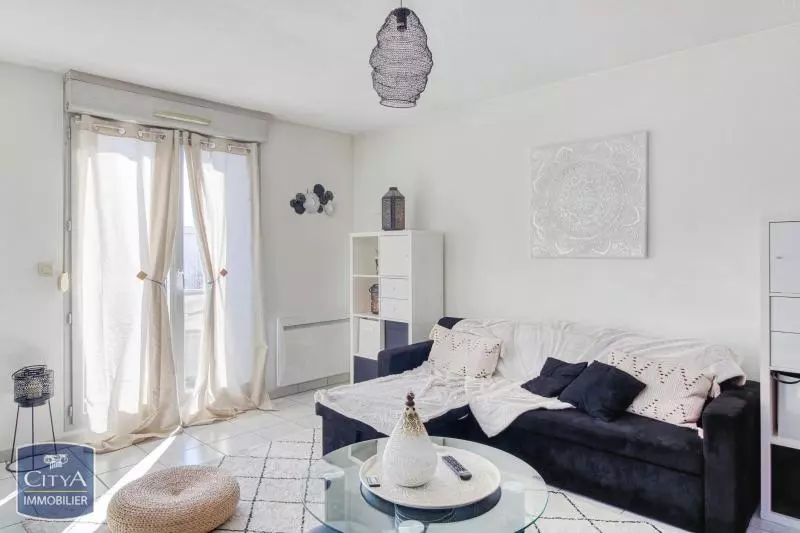 Illustration pour Appartement 2 pièces 48m² Photo Appartement 2 pièces 48m²