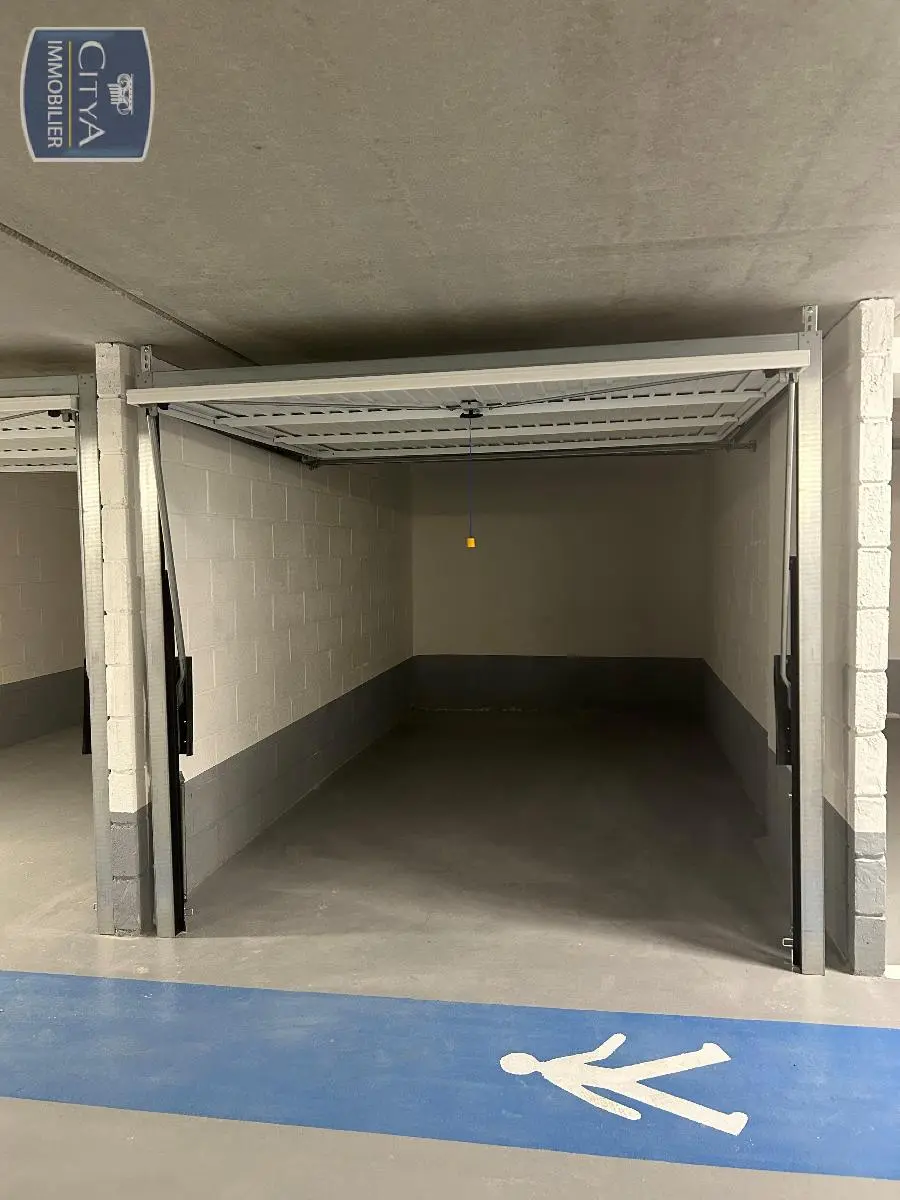 Photo 4 Parking