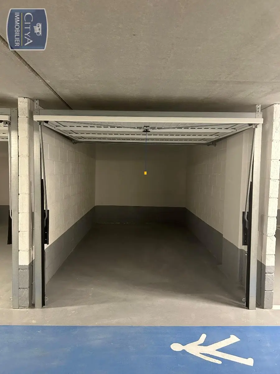 Photo 3 Parking