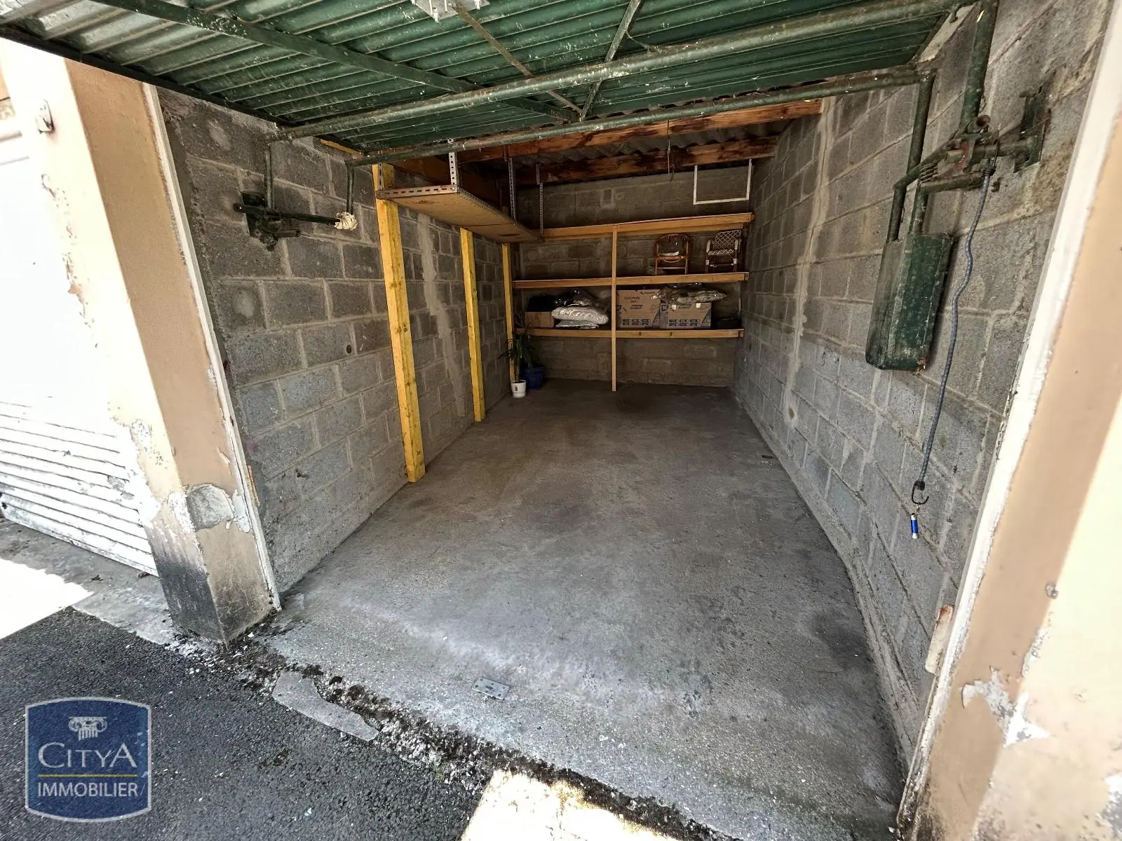 Photo 1 Parking