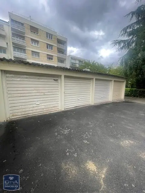 Photo 3 Parking