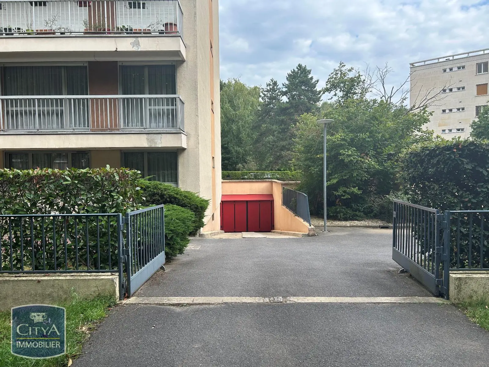 Photo 3 Parking