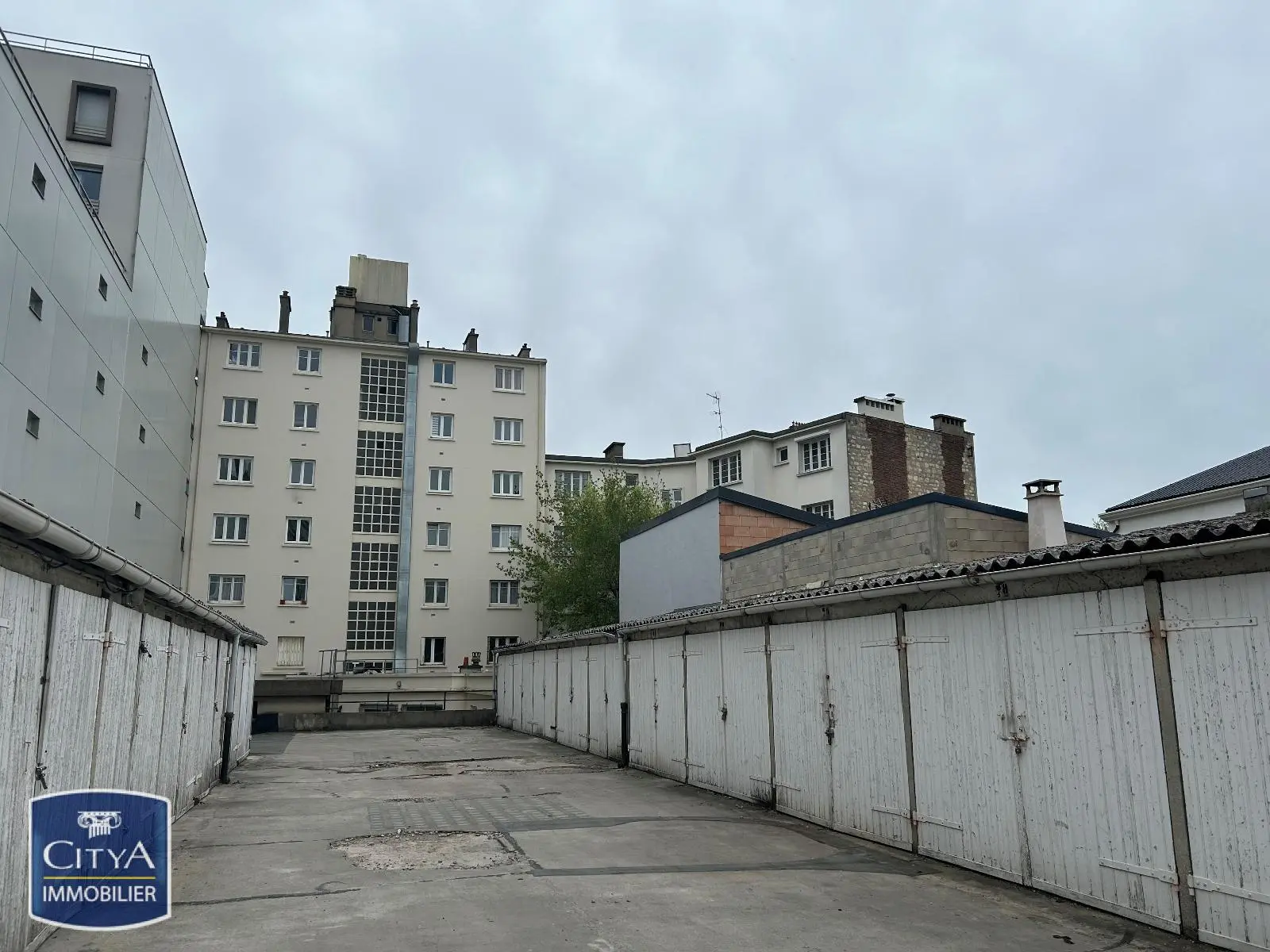 Photo 1 Parking