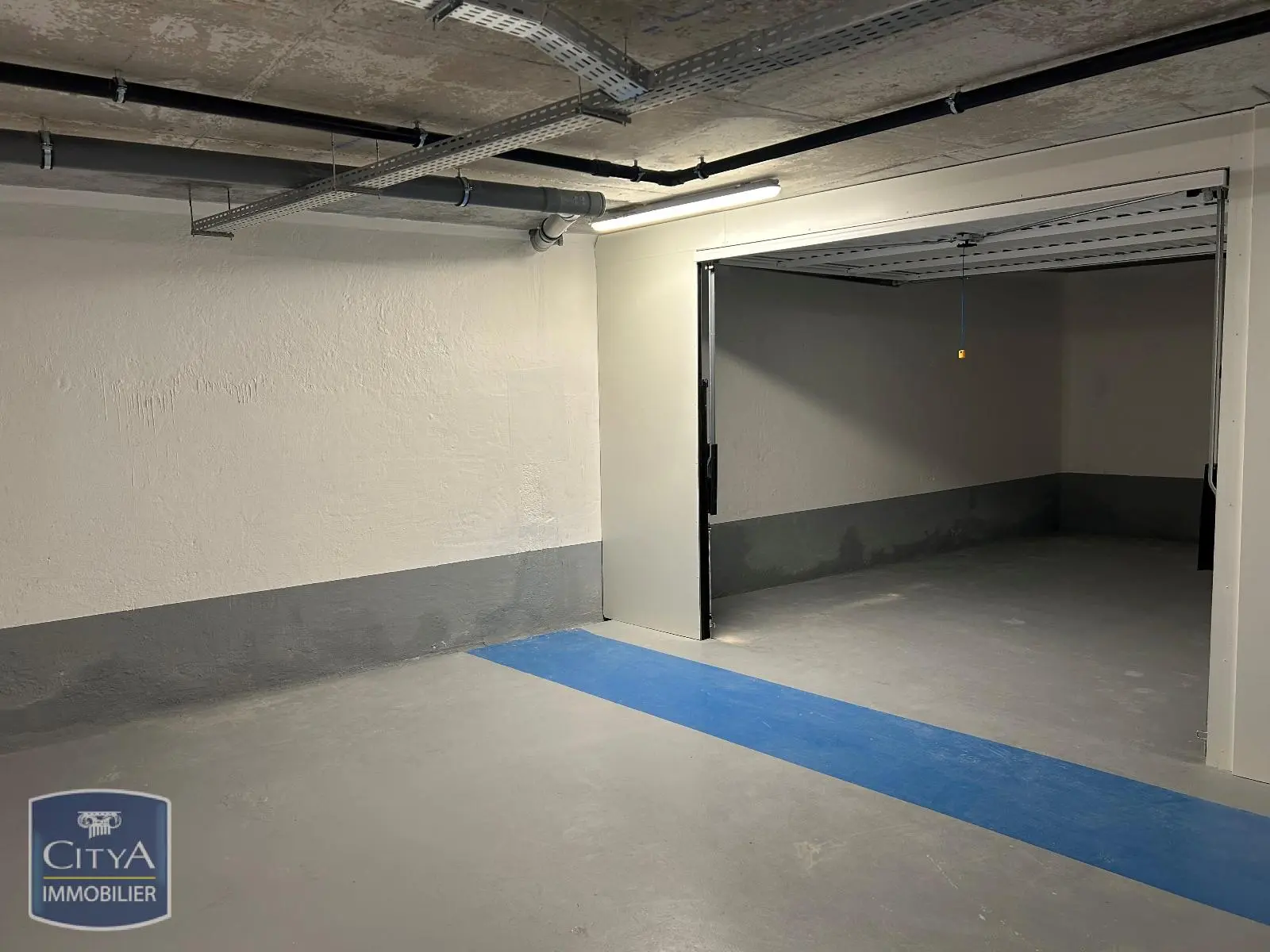 Photo 3 Parking