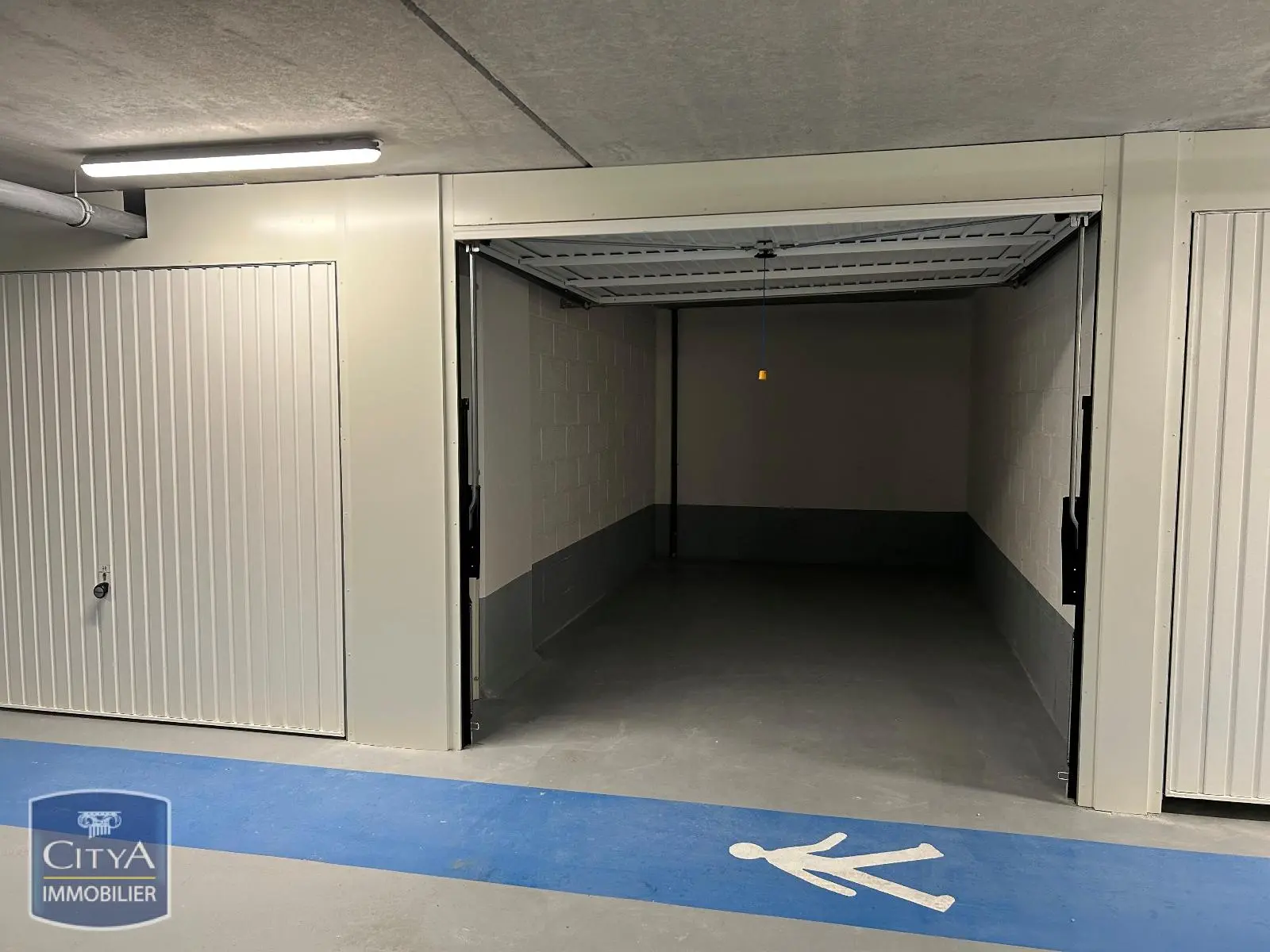 Photo 2 Parking