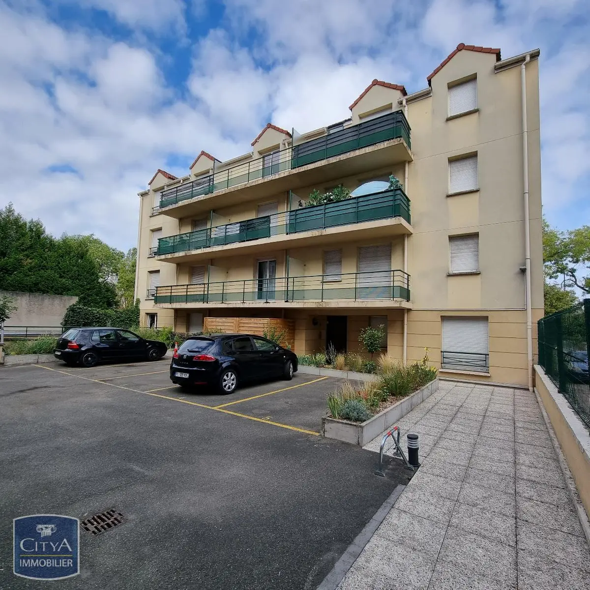 Photo 1 Appartement 1 pièce 23.5m²