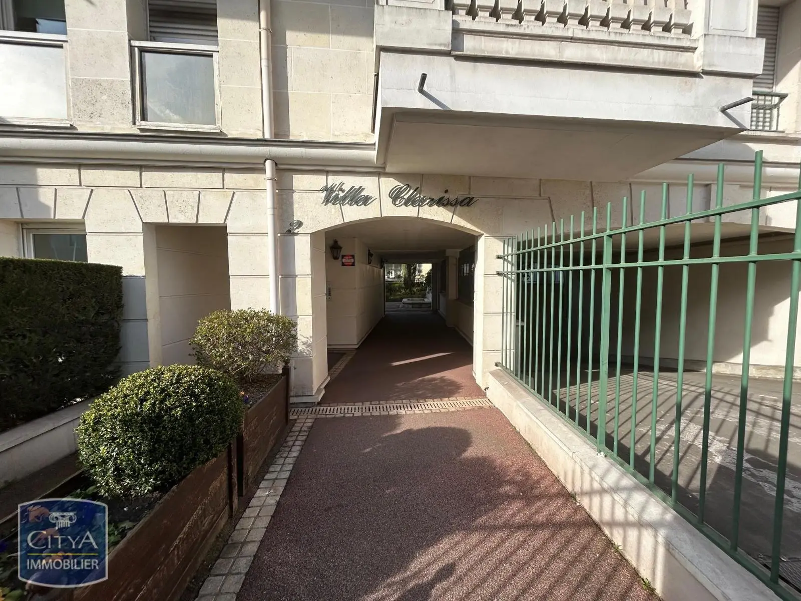 Photo 1 Parking