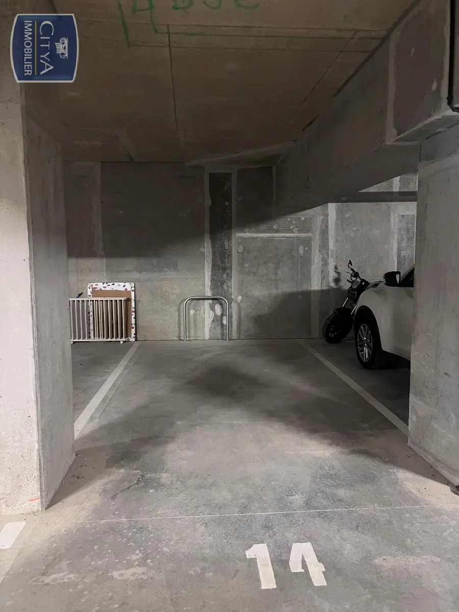 Photo 2 Parking