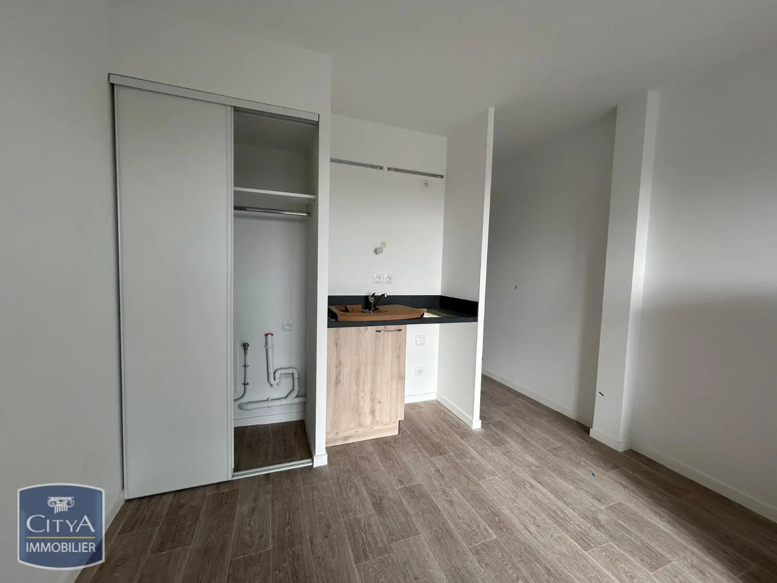 Photo 2 Appartement 1 pièce 23.51m²