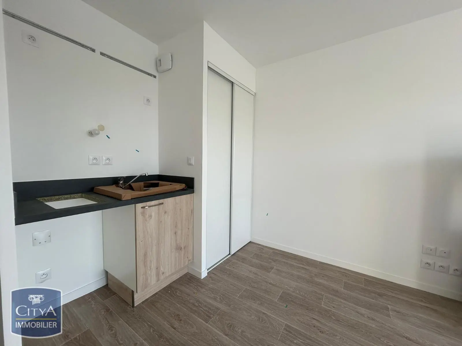 Photo 2 Appartement 1 pièce 24.48m²