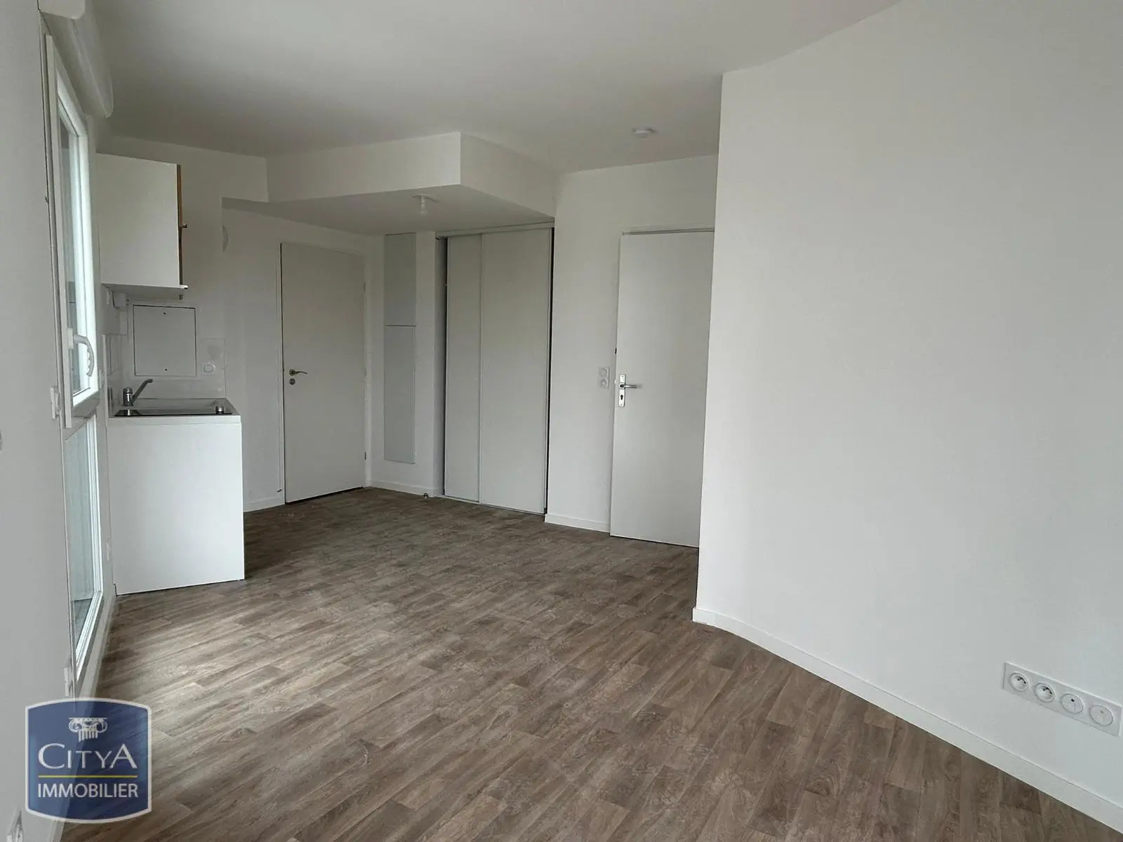 Photo 1 Appartement 1 pièce 22.69m²
