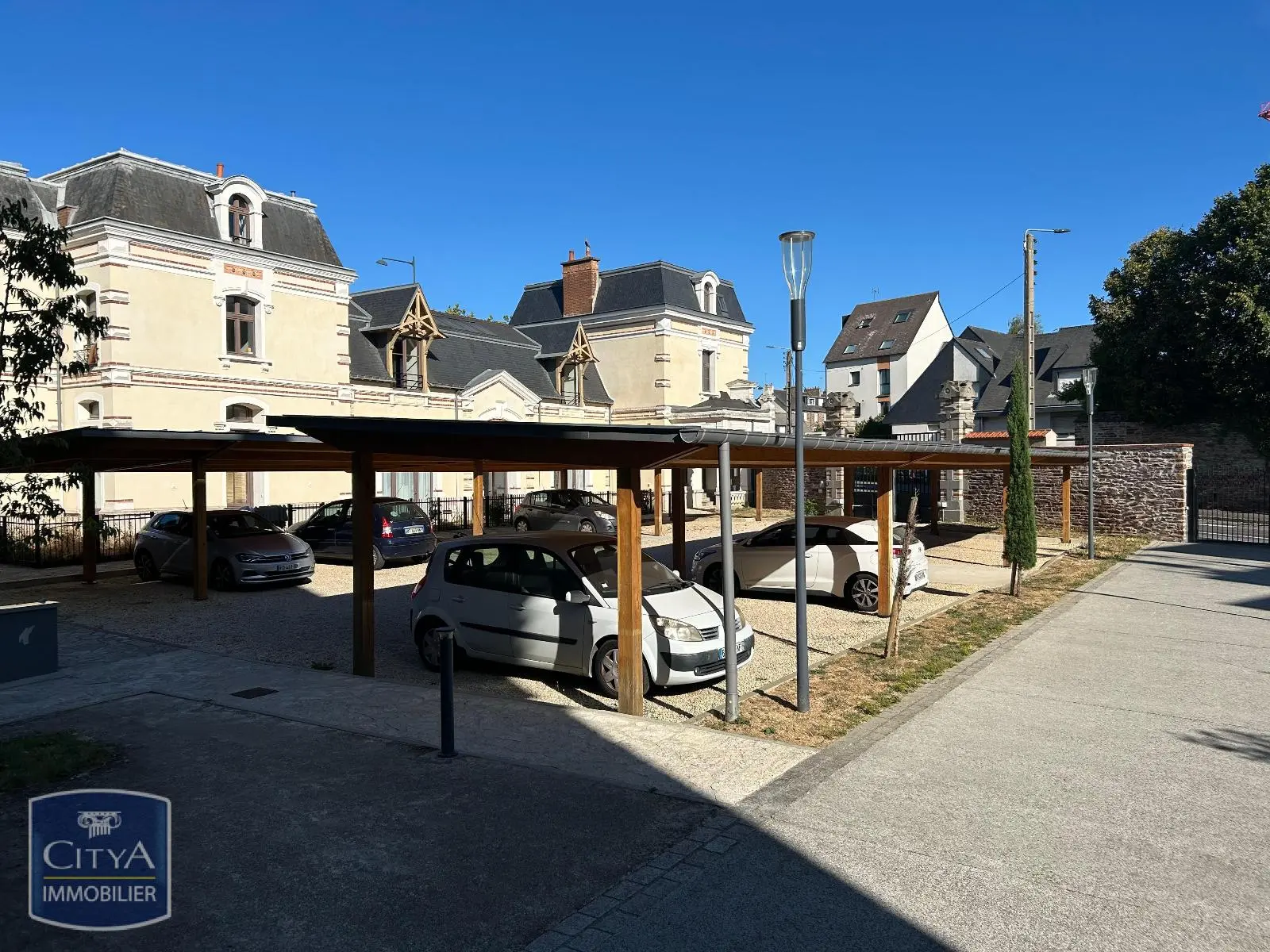Photo 1 Parking