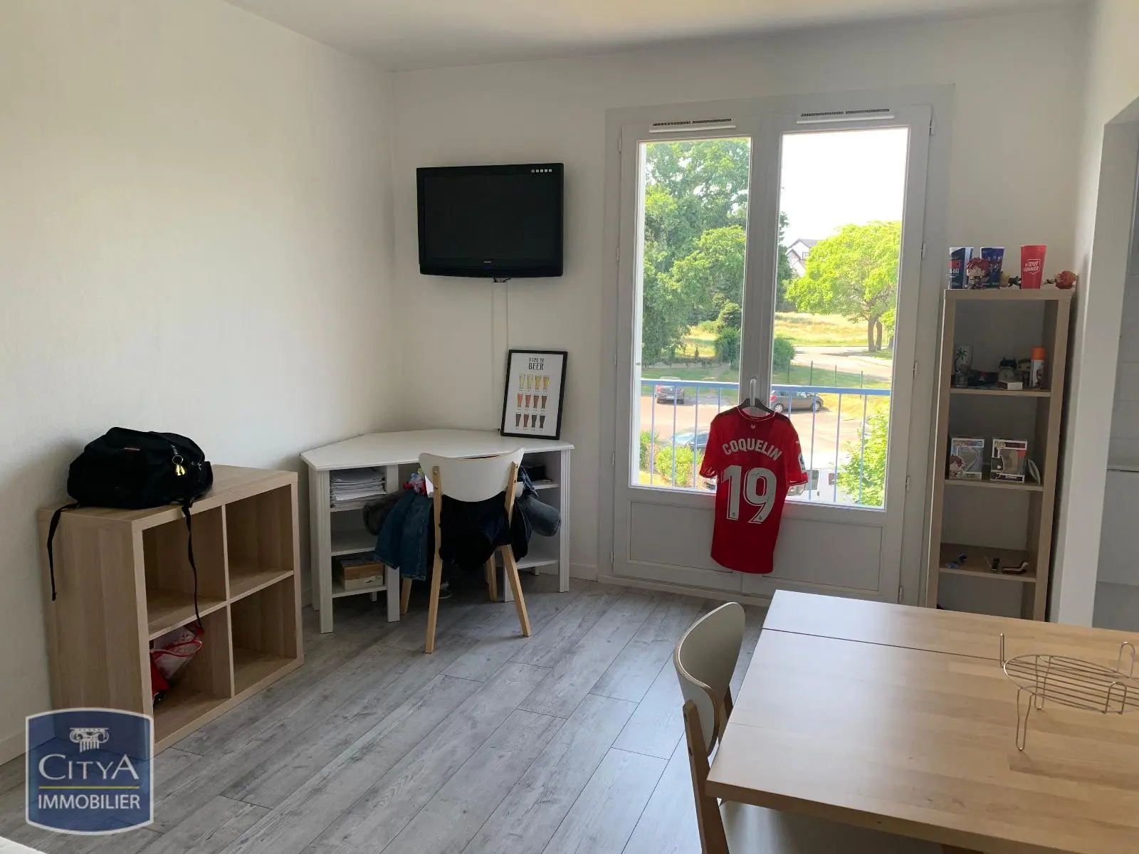 Photo 1 Appartement 1 pièce 23.76m²
