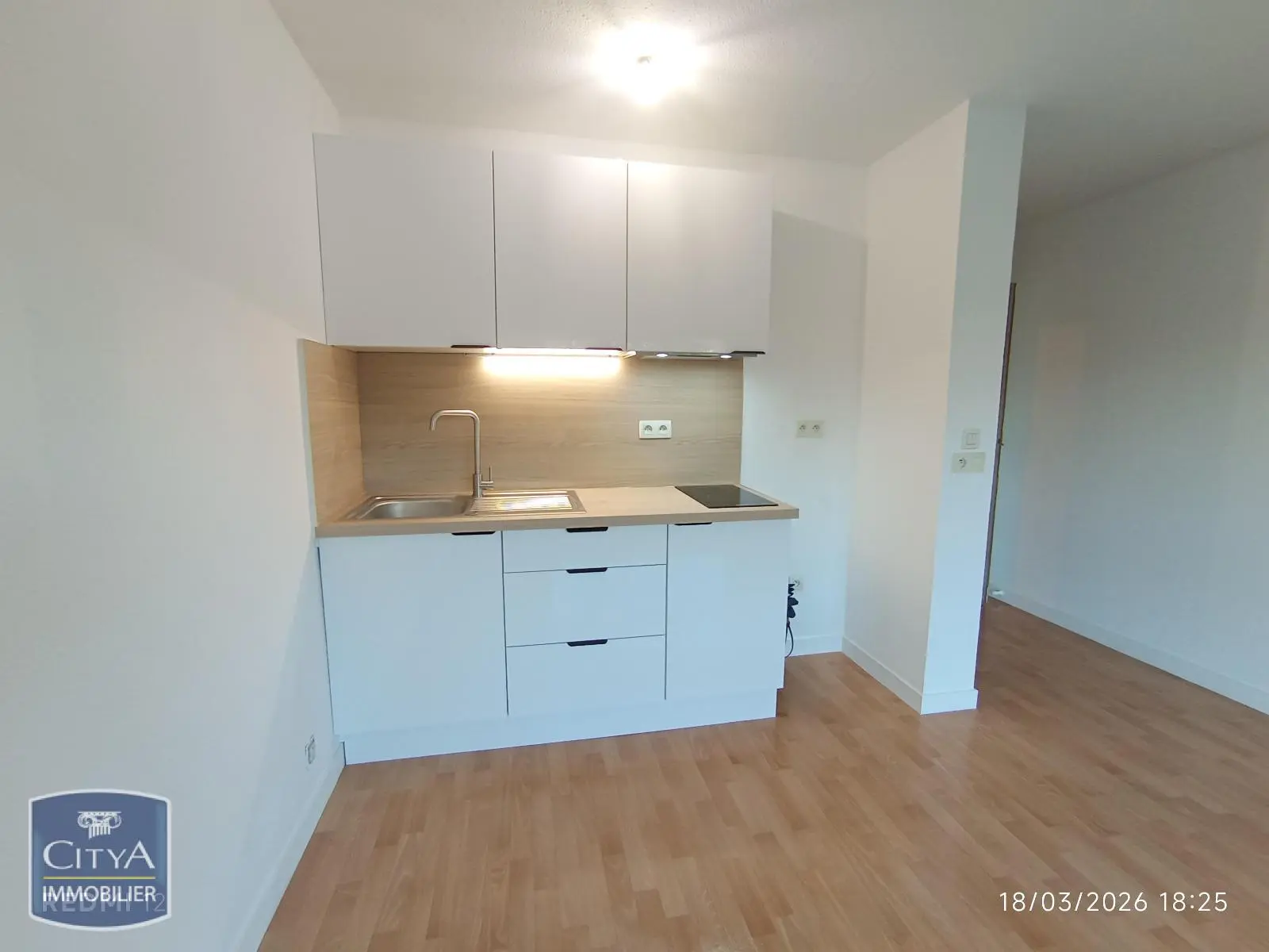 Photo 2 Appartement 1 pièce 23.27m²