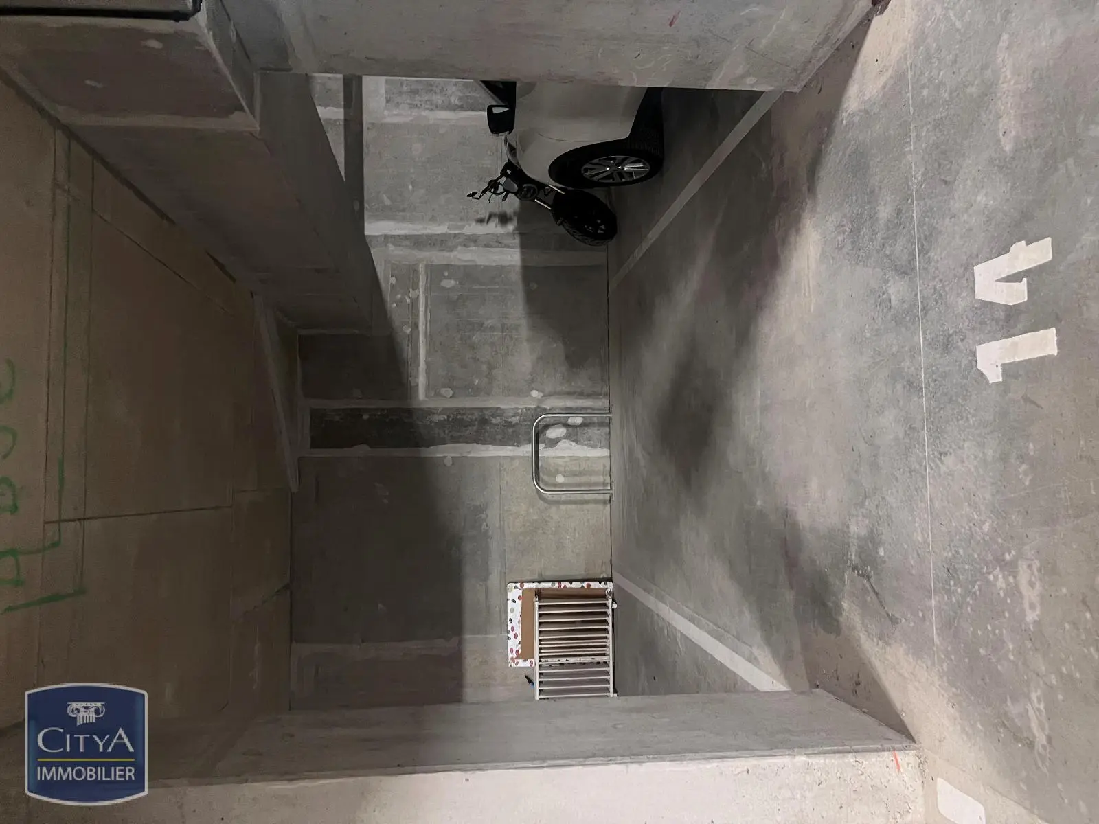Photo 2 Parking