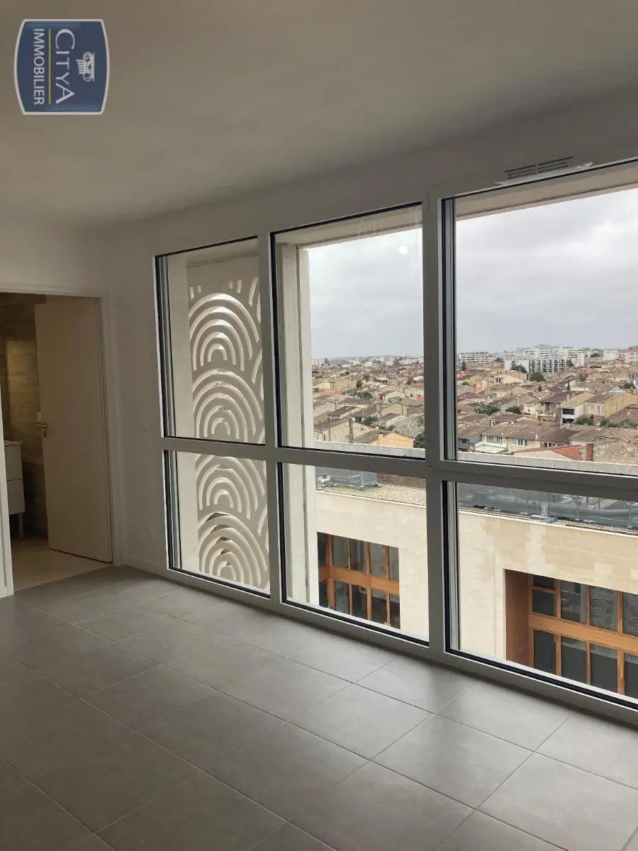 Photo 2 Appartement 1 pièce 27.4m²
