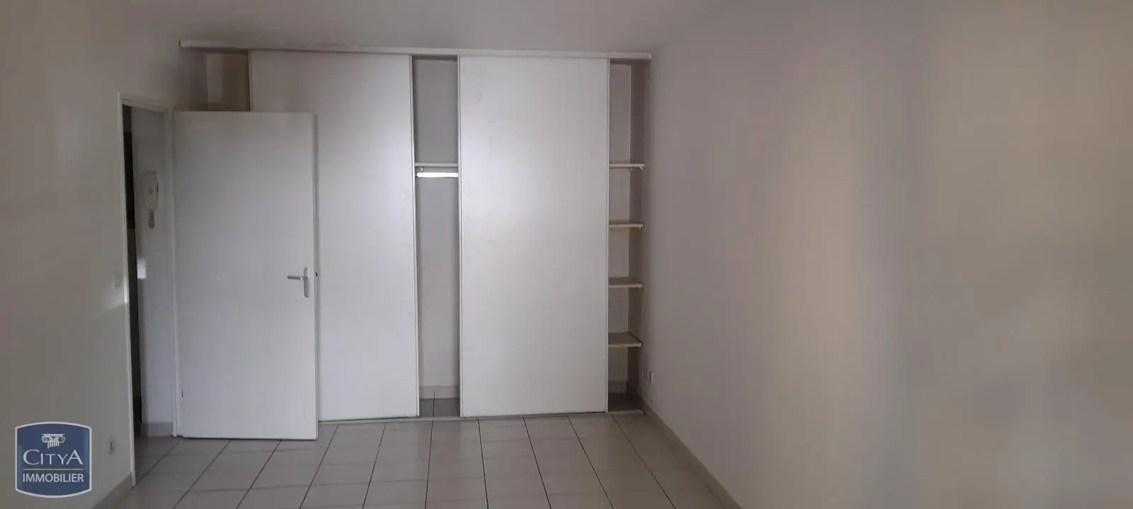 Photo 2 Appartement 1 pièce 30.78m²