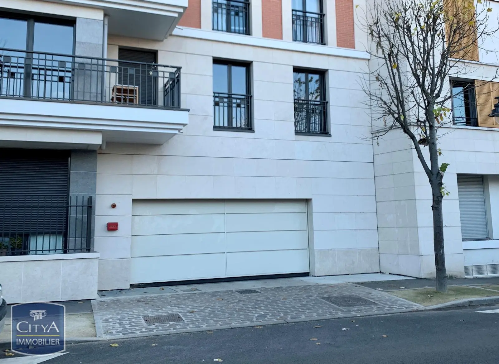 Photo 1 Parking