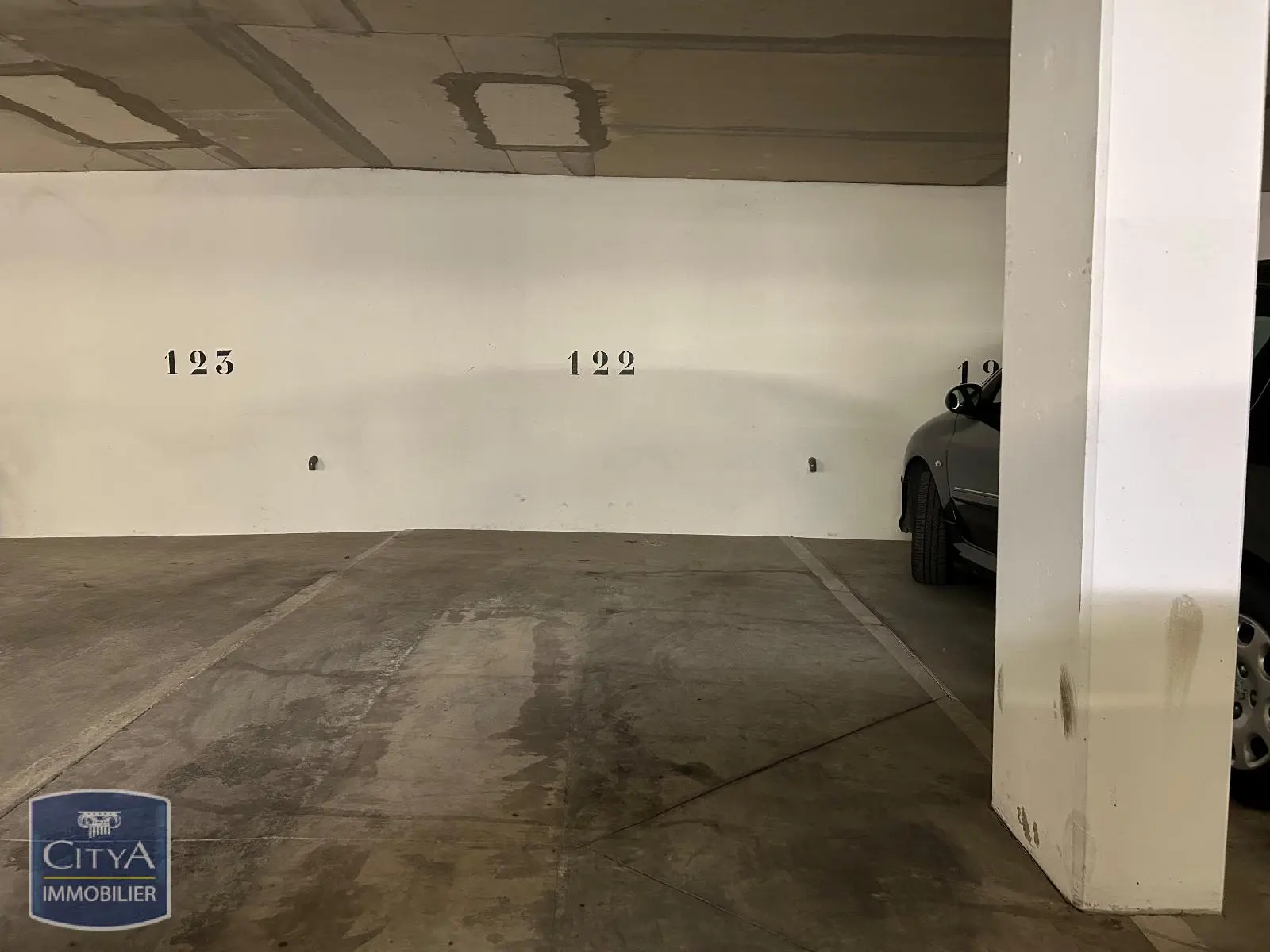 Photo 2 Parking